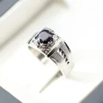 انگشتر مردانه نقره یاقوت کبود A+ کد 12642 - تصویر ۳